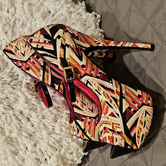 Alba Platform Heels - Picture 14 of 16